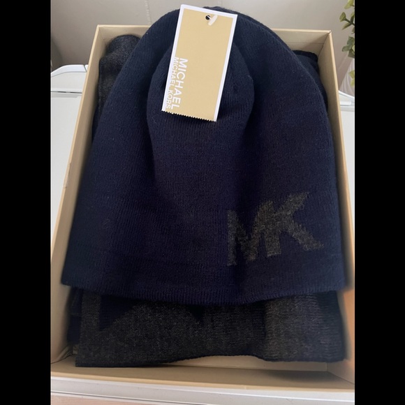 Michael Kors Accessories - ❤️SOLD❤️